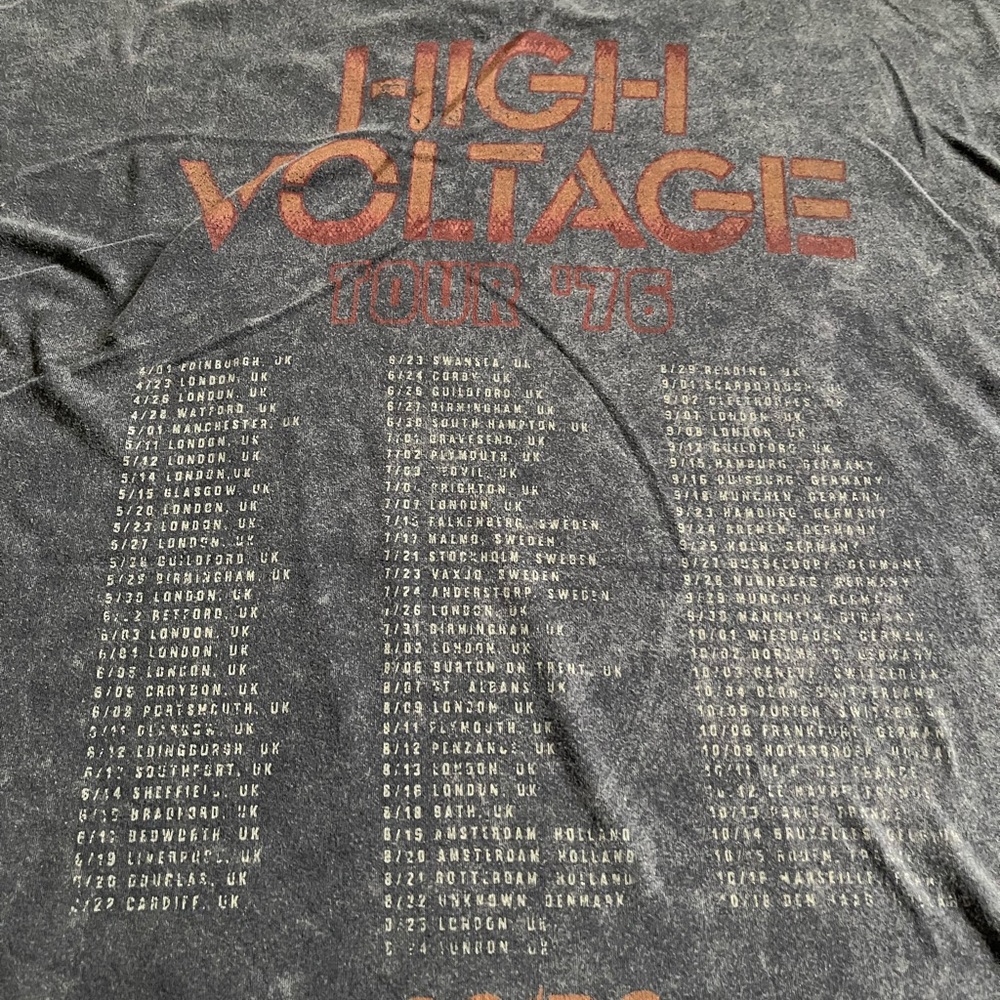 AC/DC Mens XL graphic acid wash tee shirt MENS NEW NWT ‘75 voltage tour shirt - Picture 6 of 6